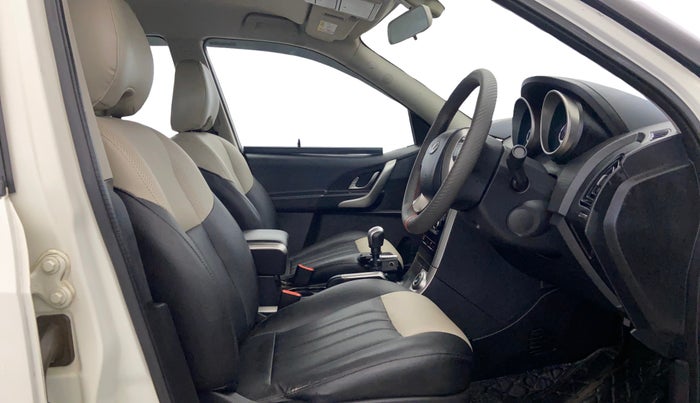 2019 Mahindra XUV500 W7, Diesel, Manual, 83,915 km, Right Side Front Door Cabin