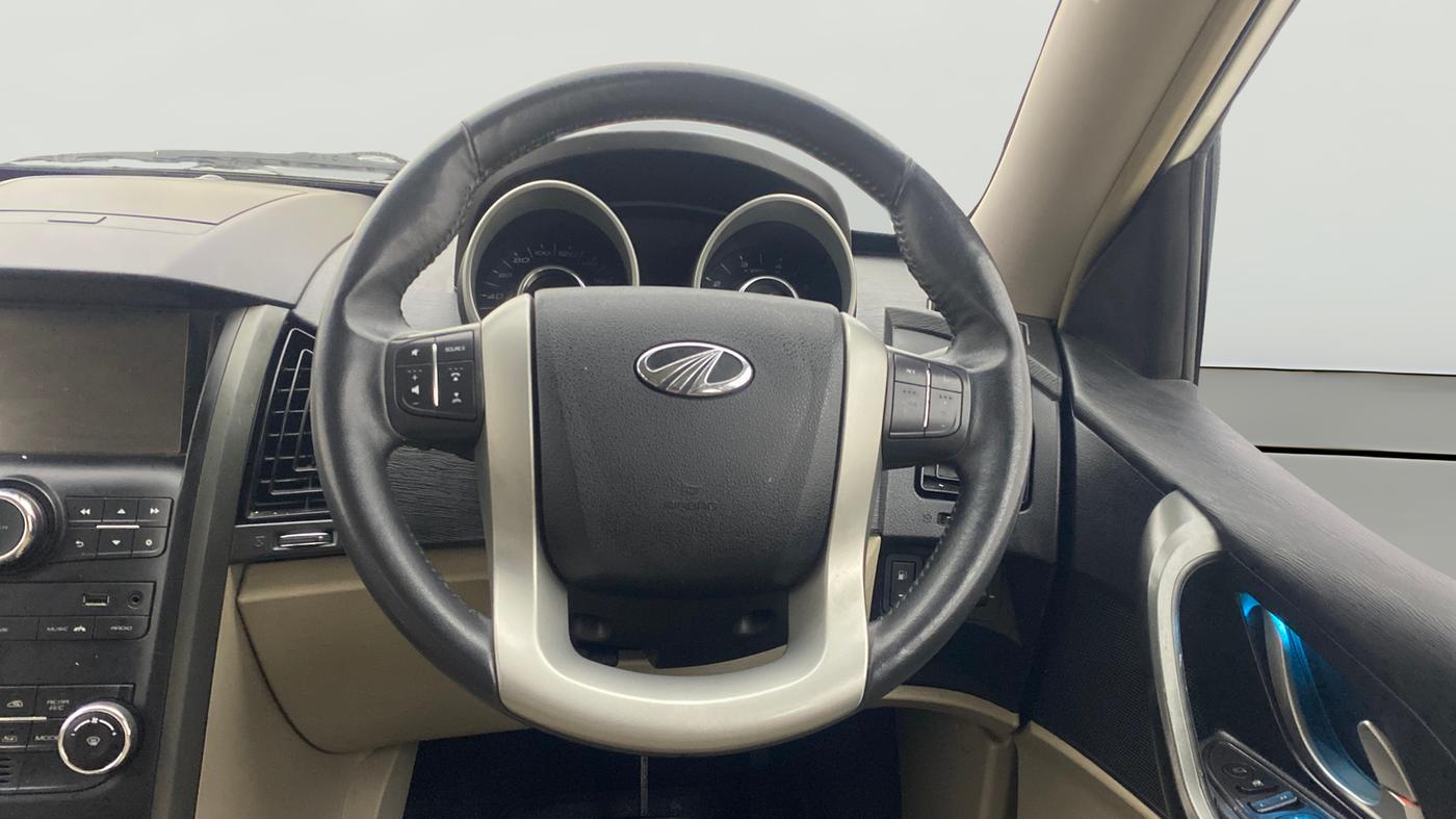 2017 Mahindra XUV500 W9 AT, Diesel, Automatic, 50,232 km, Steering Wheel Close Up