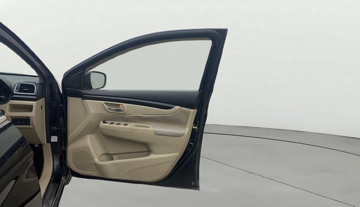 2015 Maruti Ciaz ZDI, Diesel, Manual, 1,17,422 km, RHS Front Door