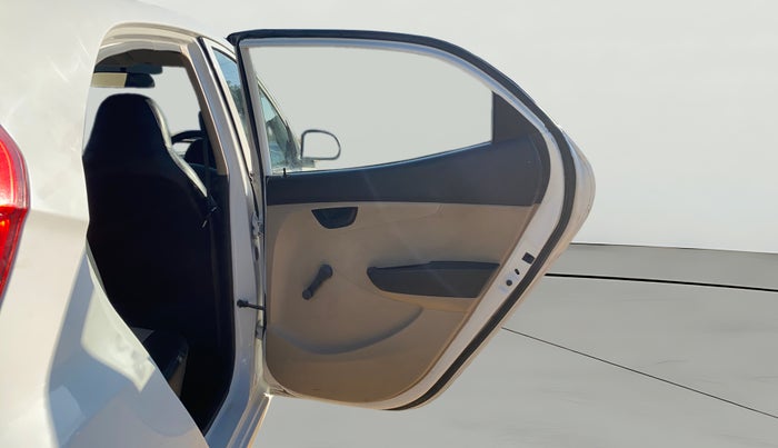 2017 Hyundai Eon ERA +, CNG, Manual, 1,10,540 km, RHS Rear Door