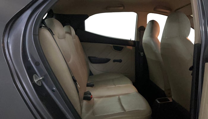 2018 Hyundai Eon ERA PLUS (O), Petrol, Manual, 26,023 km, Right Side Rear Door Cabin