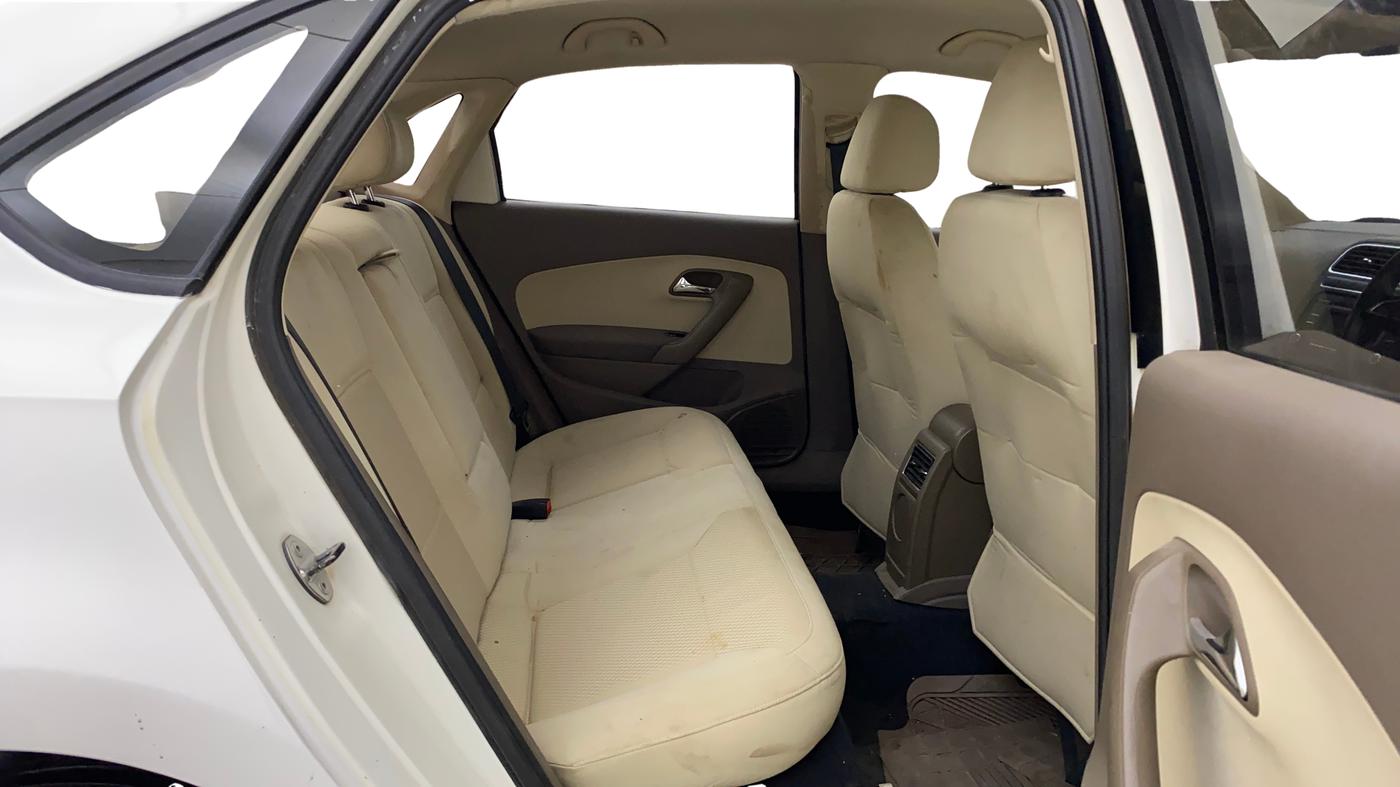 2014 Skoda Rapid AMBITION 1.6 MPI MT PLUS, Petrol, Manual, 76,277 km, Right Side Rear Door Cabin