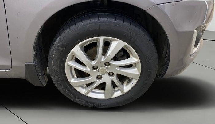 2013 Maruti Swift ZXI, Petrol, Manual, 1,30,139 km, Right Front Wheel