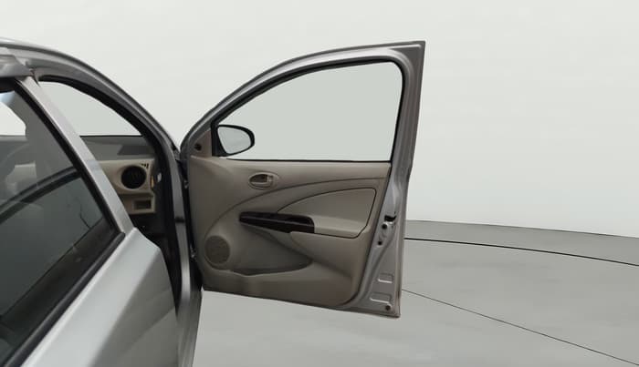 2015 Toyota Etios Liva GD, Diesel, Manual, 1,30,548 km, RHS Front Door