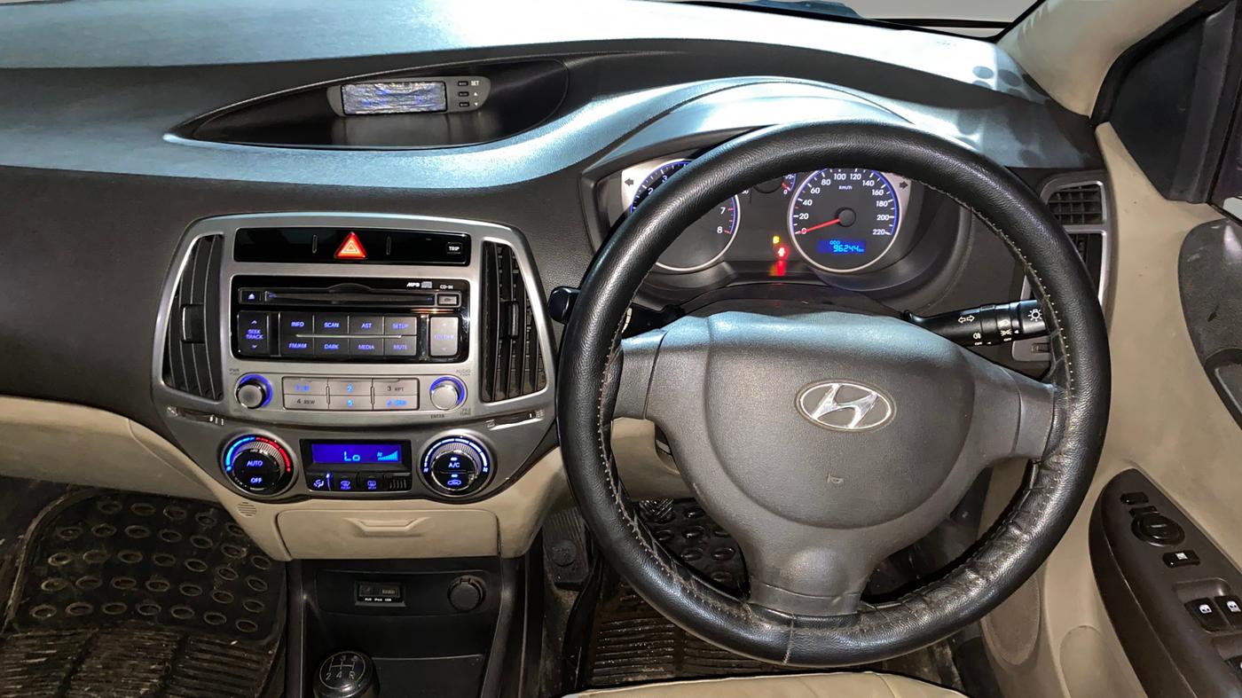 2013 Hyundai i20 MAGNA (O) 1.2, Petrol, Manual, 96,241 km, Steering Wheel Close Up