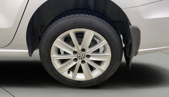 2016 Volkswagen Vento HIGHLINE PETROL AT, Petrol, Automatic, 52,937 km, Left Rear Wheel