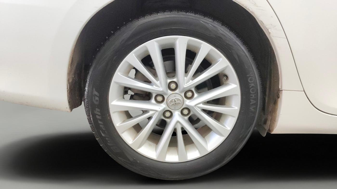 2016 Toyota Camry HYBRID, Hybrid, Automatic, 75,190 km, Right Rear Wheel