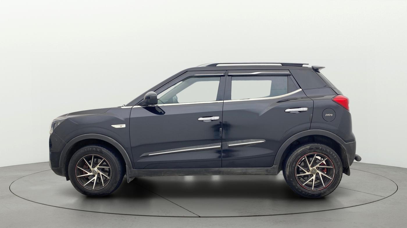 2022 Mahindra XUV300 W4 1.2 PETROL, Petrol, Manual, 1,08,779 km, Left Side