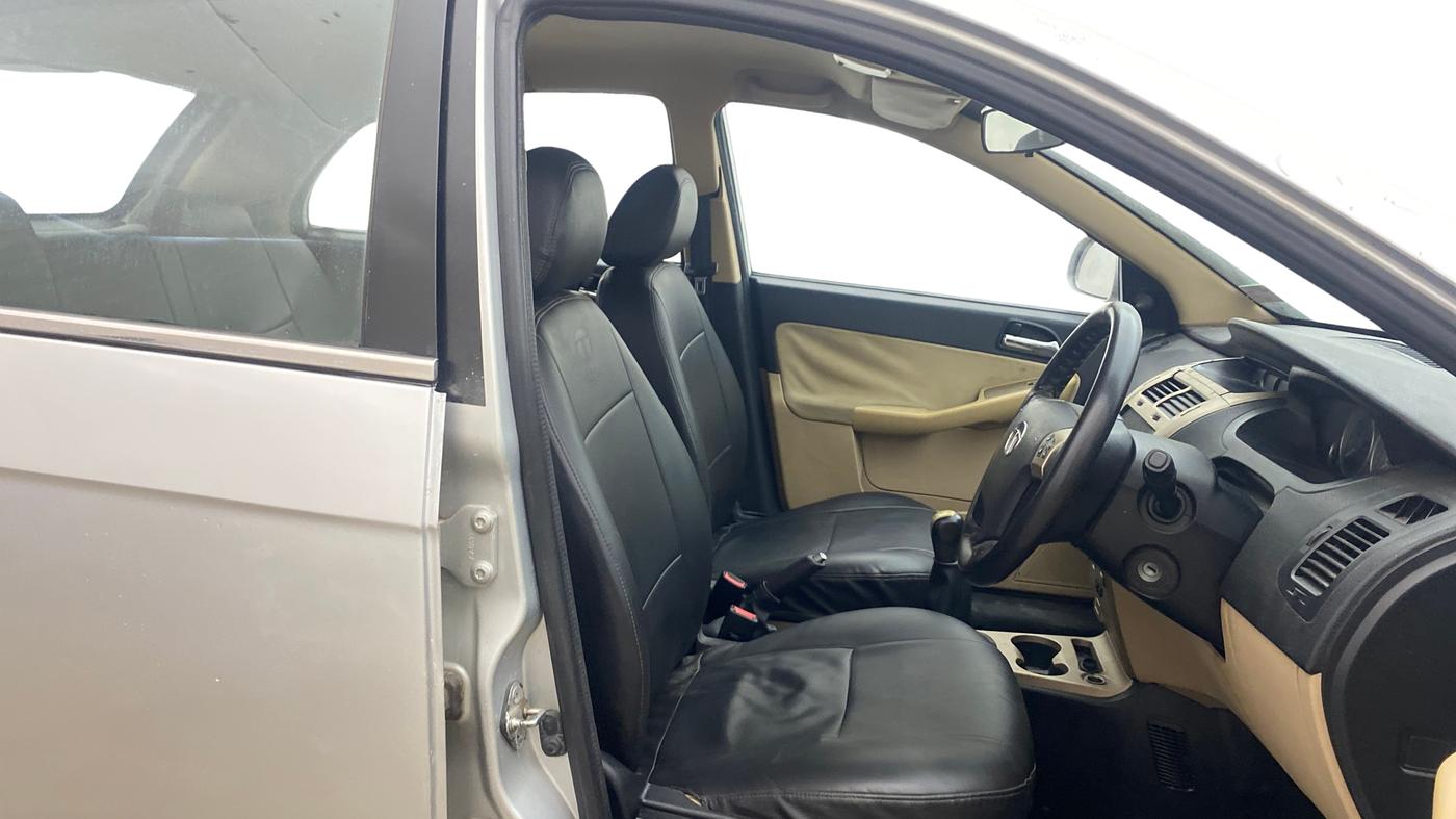 2014 Tata Indica Vista VX TECH QUADRAJET, Diesel, Manual, 38,245 km, Right Side Front Door Cabin