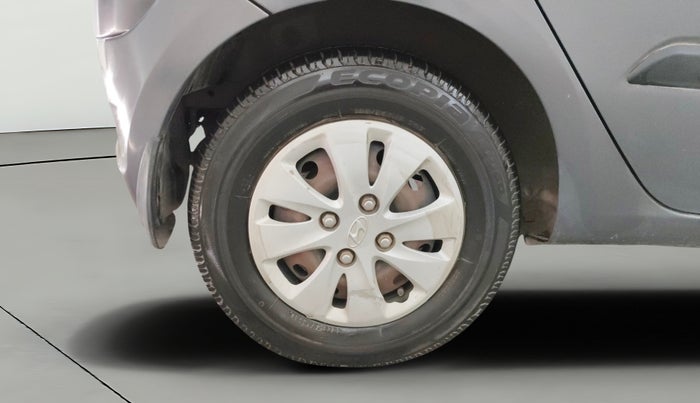 2013 Hyundai i10 MAGNA 1.2, Petrol, Manual, 1,04,045 km, Right Rear Wheel