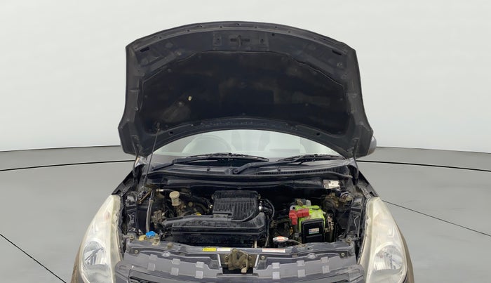 2017 Maruti Swift LXI (O), CNG, Manual, 1,08,799 km, Open Bonet