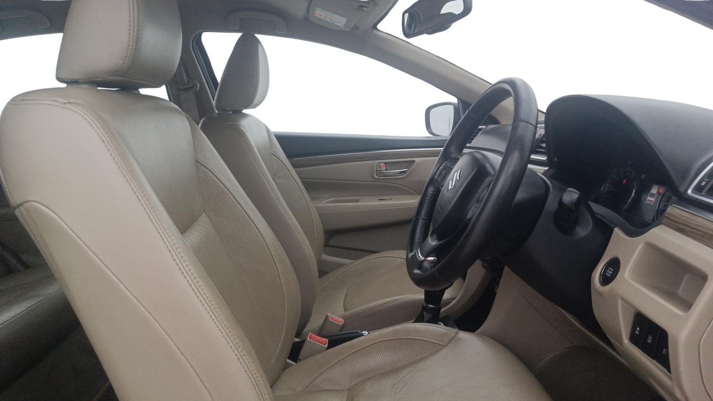2019 Maruti Ciaz ALPHA  AT 1.5 SHVS PETROL, Petrol, Automatic, 27,453 km, Right Side Front Door Cabin