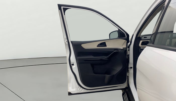 2022 Mahindra XUV700 AX 5 P MT 7 STR, Petrol, Manual, 65,429 km, LHS Front Door