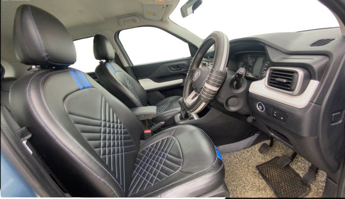 2022 Tata PUNCH ACCOMPLISHED MT, Petrol, Manual, 32,572 km, Right Side Front Door Cabin