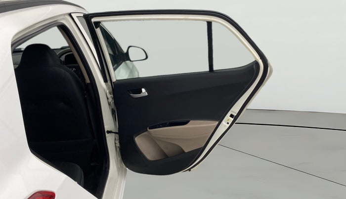 2016 Hyundai Grand i10 SPORTZ 1.1 CRDI, Diesel, Manual, 1,06,501 km, RHS Rear Door