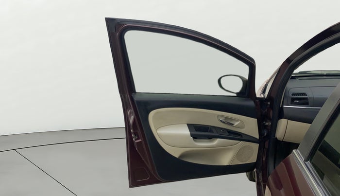 2013 Fiat Linea EMOTION 1.3, Diesel, Manual, 1,23,382 km, LHS Front Door