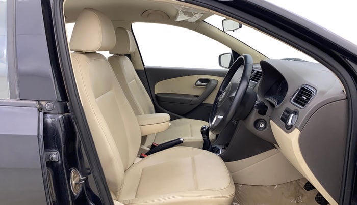 2013 Volkswagen Vento HIGHLINE 1.6 MPI, Petrol, Manual, 18,870 km, Right Side Front Door Cabin