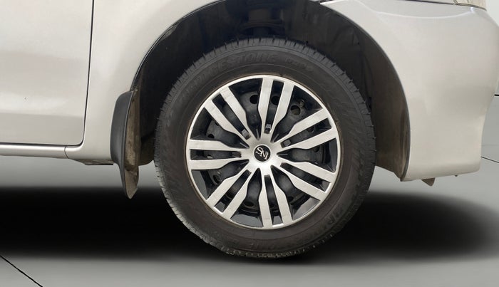 2015 Toyota Etios Liva G, Petrol, Manual, 1,14,496 km, Right Front Wheel