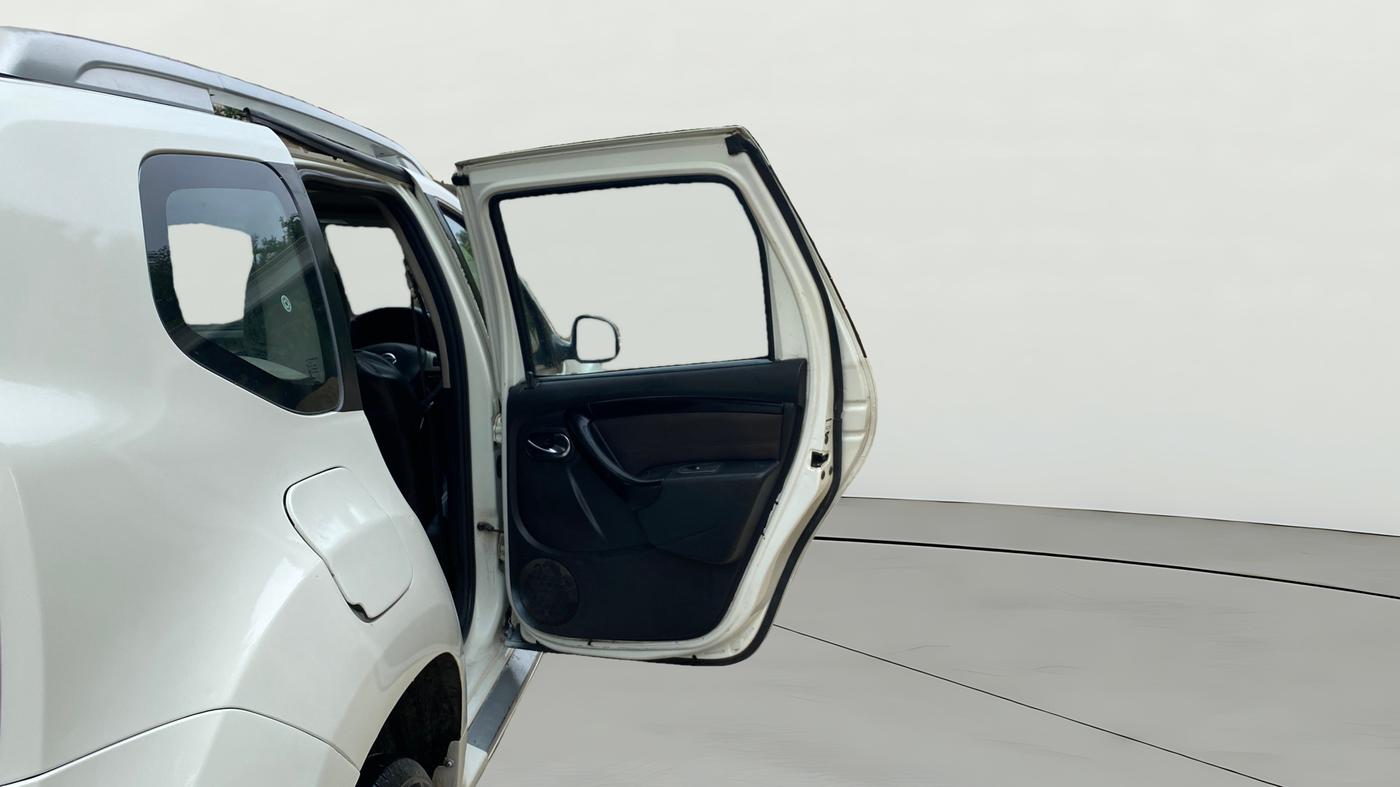 2017 Nissan Terrano XV D PREMIUM AMT, Diesel, Automatic, 1,02,165 km, RHS Rear Door