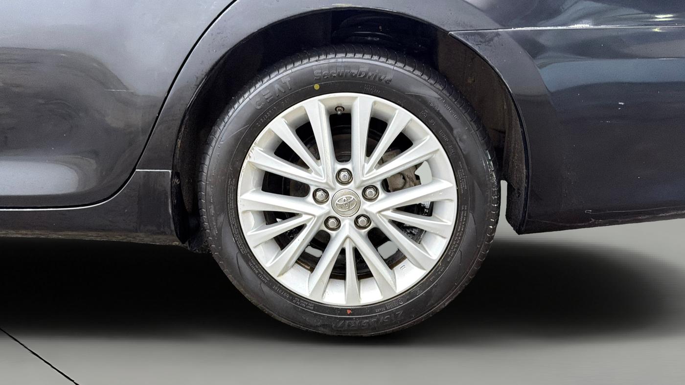 2017 Toyota Camry HYBRID, Hybrid, Automatic, 89,553 km, Left Rear Wheel
