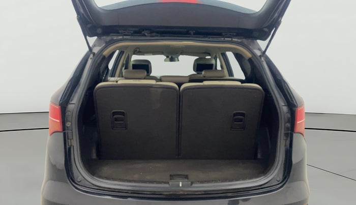 2015 Hyundai Santa Fe 4 WD AT, Diesel, Automatic, 67,583 km, Boot Open Zoomed View