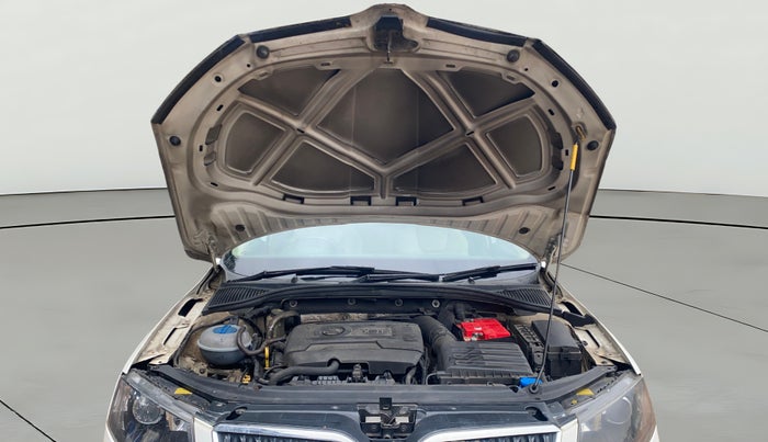 2015 Skoda Octavia STYLE PLUS AT 1.8 TSI, Petrol, Automatic, 1,08,777 km, Open Bonet