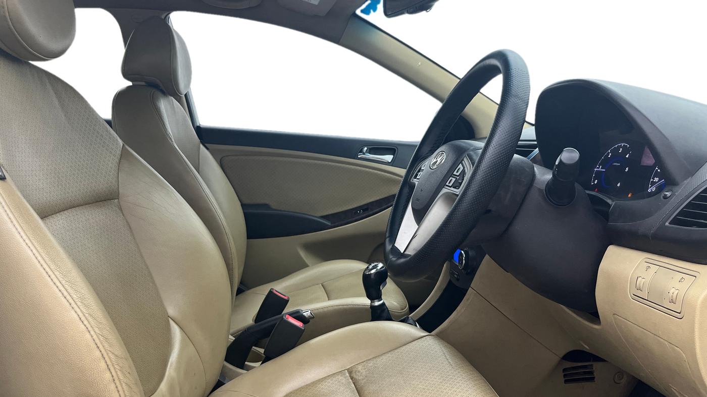 2014 Hyundai Verna FLUIDIC 1.6 CRDI SX OPT, Diesel, Manual, 81,619 km, Right Side Front Door Cabin