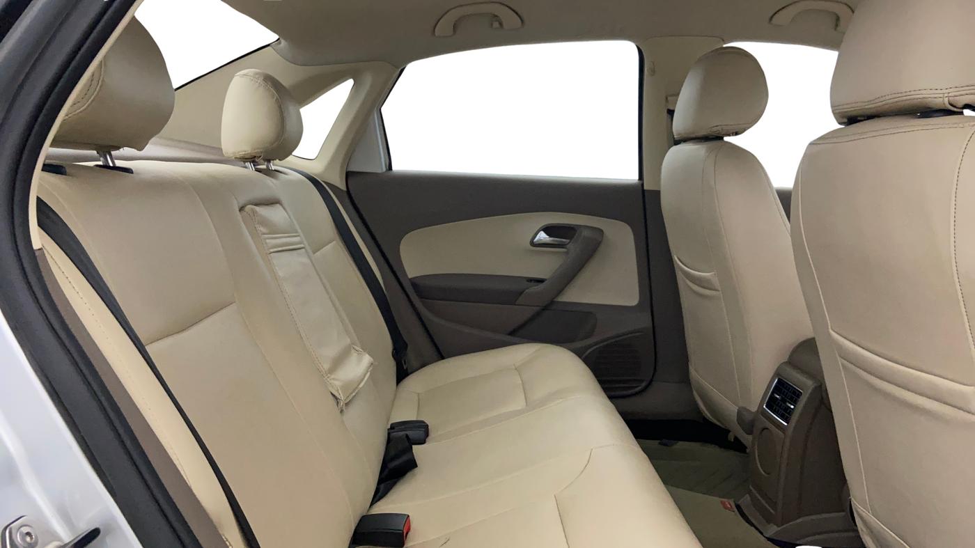 2013 Skoda Rapid ELEGANCE 1.6 MPI MT, Petrol, Manual, 84,349 km, Right Side Rear Door Cabin