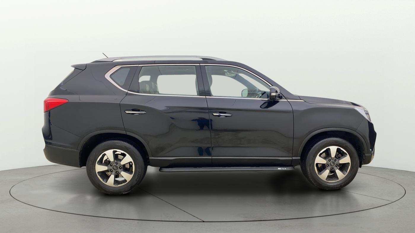 2022 Mahindra ALTURAS G4 4WD AT, Diesel, Automatic, 31,163 km, Right Side View