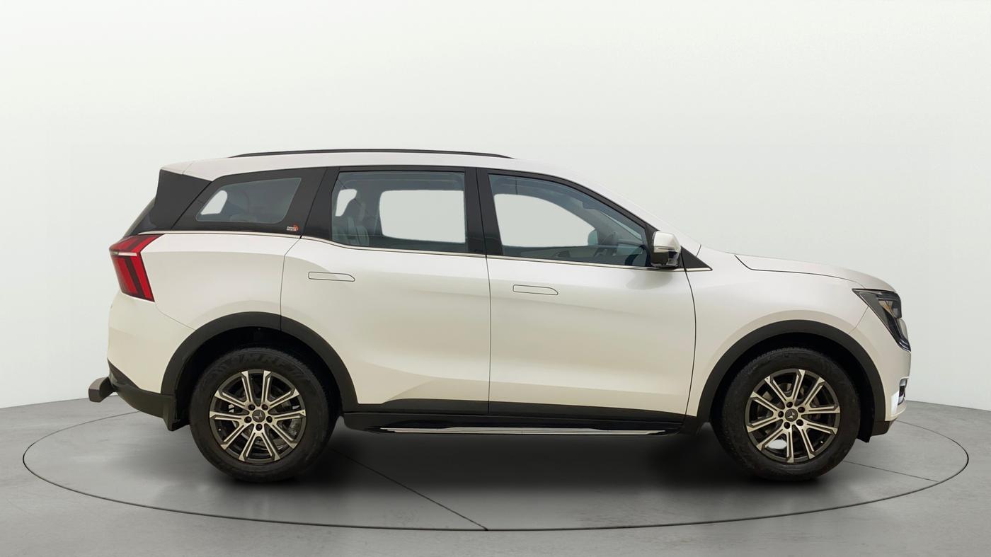 2022 Mahindra XUV700 AX 7 LUXURY P AT 7 STR, Petrol, Automatic, 63,719 km, Right Side View