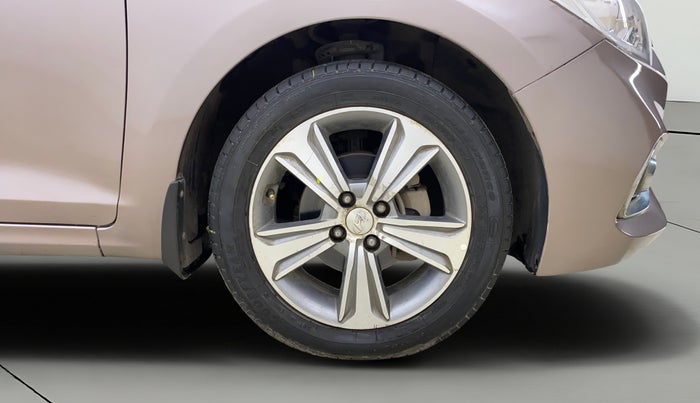 2017 Hyundai Verna 1.6 SX (O) CRDI MT, Diesel, Manual, 1,22,280 km, Right Front Wheel