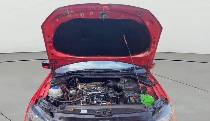 2013 Volkswagen Polo HIGHLINE DIESEL, Diesel, Manual, 1,47,745 km, Open Bonet