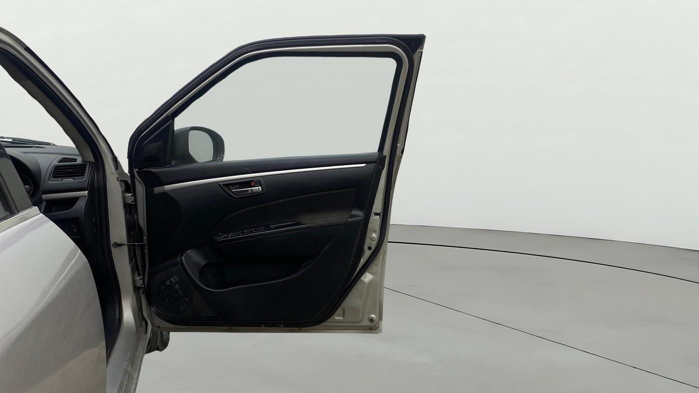 2013 Maruti Swift ZDI, Diesel, Manual, 94,083 km, RHS Front Door