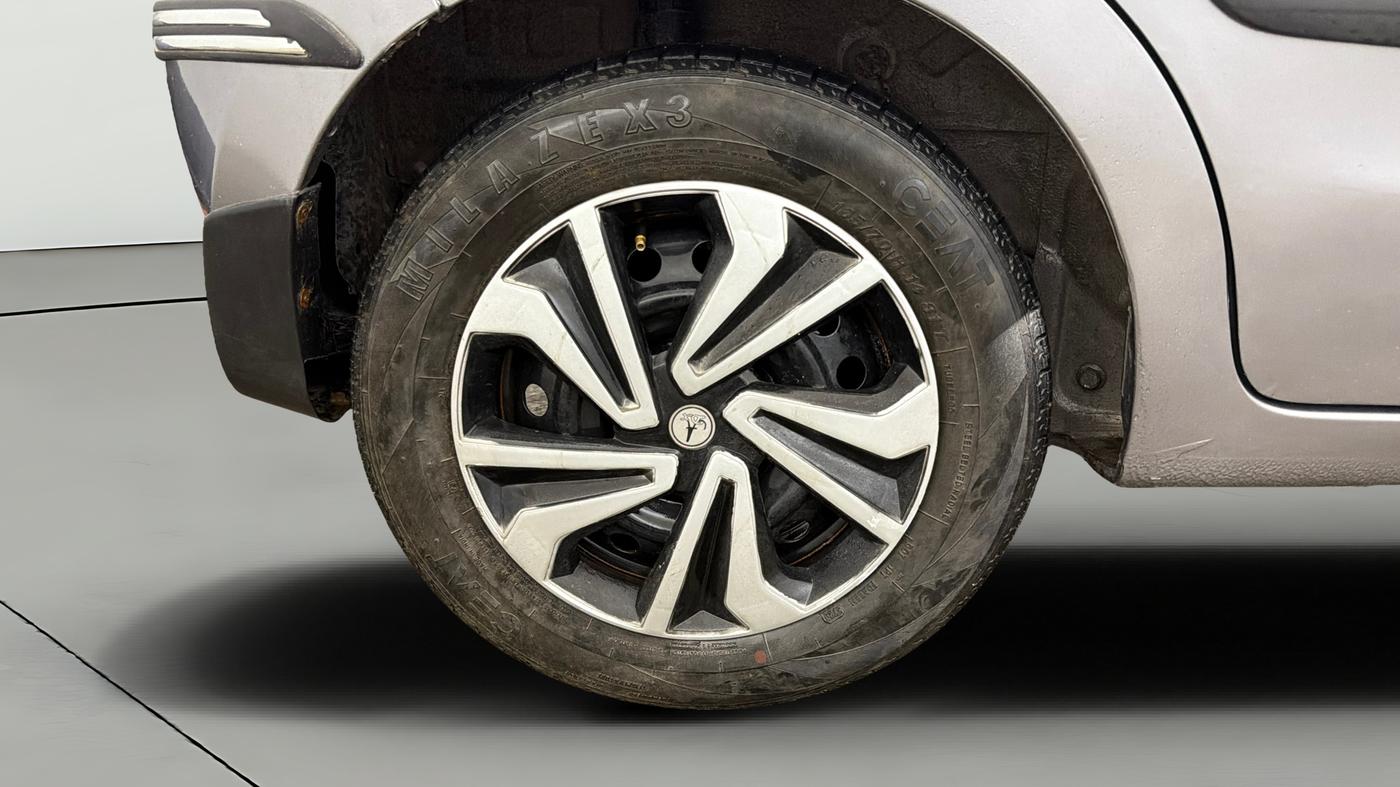 2019 Maruti Celerio VXI AMT, CNG, Automatic, 66,387 km, Right Rear Wheel