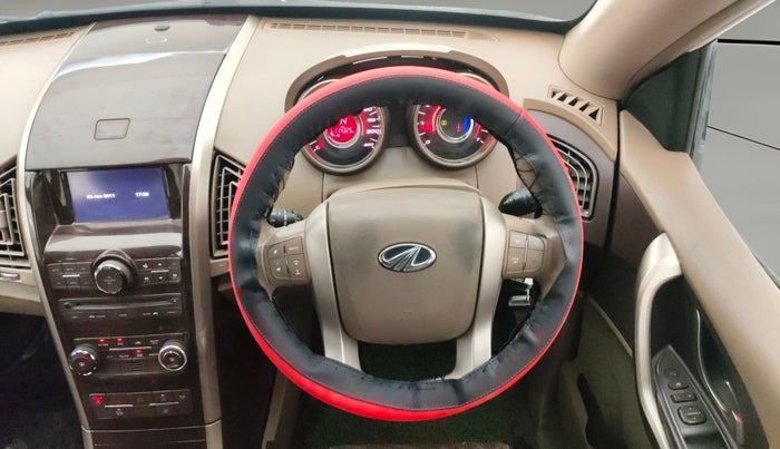 2015 Mahindra XUV500 W8, Diesel, Manual, 1,14,318 km, Steering Wheel Close Up