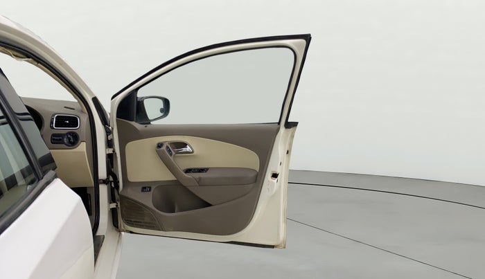 2013 Skoda Rapid AMBITION 1.6 MPI MT PLUS, Petrol, Manual, 83,915 km, RHS Front Door