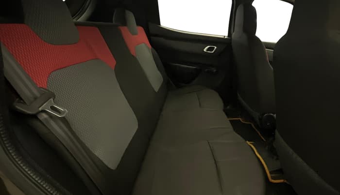 2018 Renault Kwid RXT 1.0 (O), Petrol, Manual, 36,941 km, Right Side Rear Door Cabin