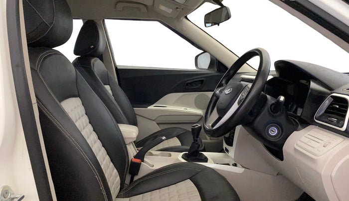 2022 Mahindra XUV300 W4 1.2 PETROL, Petrol, Manual, 56,241 km, Right Side Front Door Cabin