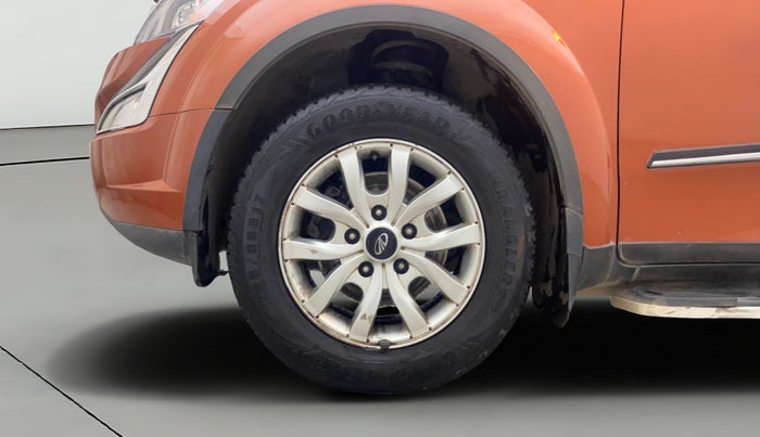 2016 Mahindra XUV500 W10 AT, Diesel, Automatic, 72,178 km, Left Front Wheel