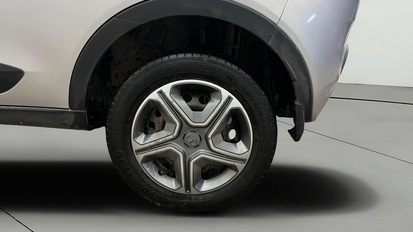 2017 Tata NEXON XM PETROL, Petrol, Manual, 56,943 km, Left Rear Wheel