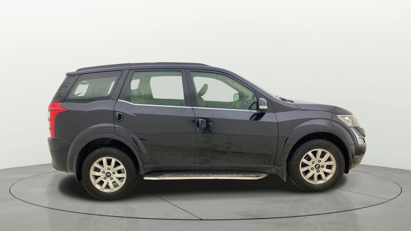2016 Mahindra XUV500 W10 AT, Diesel, Automatic, 1,11,214 km, Right Side View