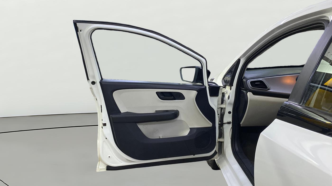 2023 Tata ALTROZ XE CNG, CNG, Manual, 65,622 km, LHS Front Door