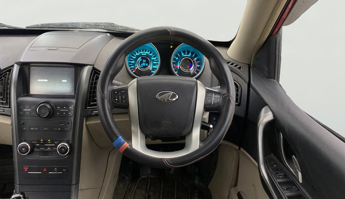 2016 Mahindra XUV500 W6, Diesel, Manual, 1,29,634 km, Steering Wheel Close Up
