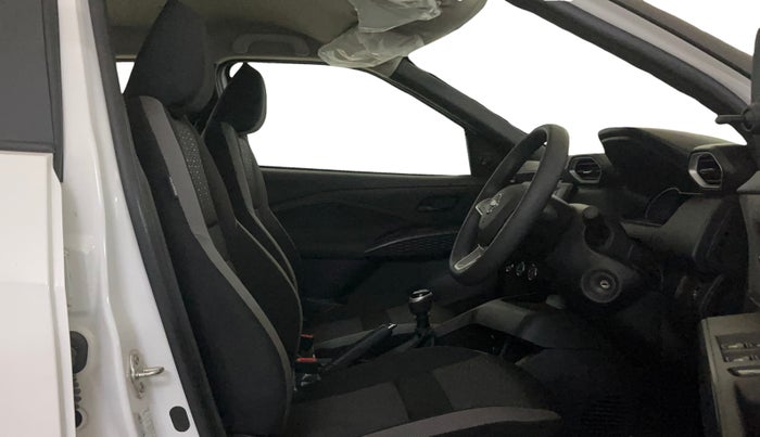 2024 Nissan MAGNITE Visia B4D 1.0 Petrol MT, Petrol, Manual, 3,945 km, Right Side Front Door Cabin