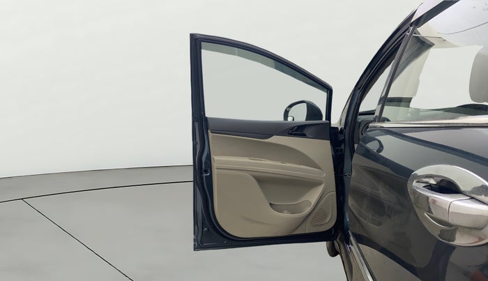 2020 Mahindra MARAZZO M2 8 STR, Diesel, Manual, 74,713 km, LHS Front Door