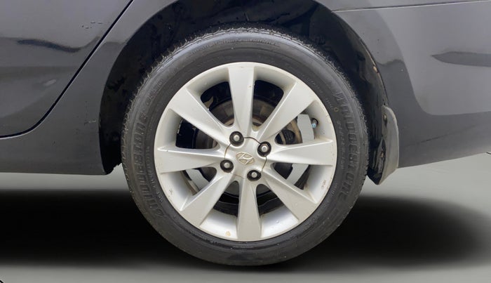 2013 Hyundai Verna FLUIDIC 1.6 CRDI SX, Diesel, Manual, 1,07,728 km, Left Rear Wheel