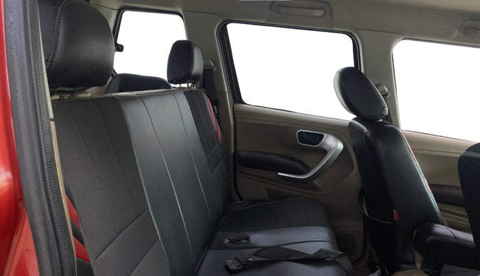 2015 Mahindra TUV300 T8, Diesel, Manual, 70,354 km, Right Side Rear Door Cabin