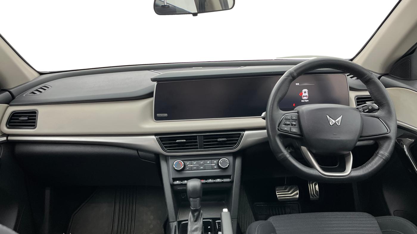 2023 Mahindra XUV700 AX 5 P AT 5 STR, Petrol, Automatic, 35,913 km, Dashboard