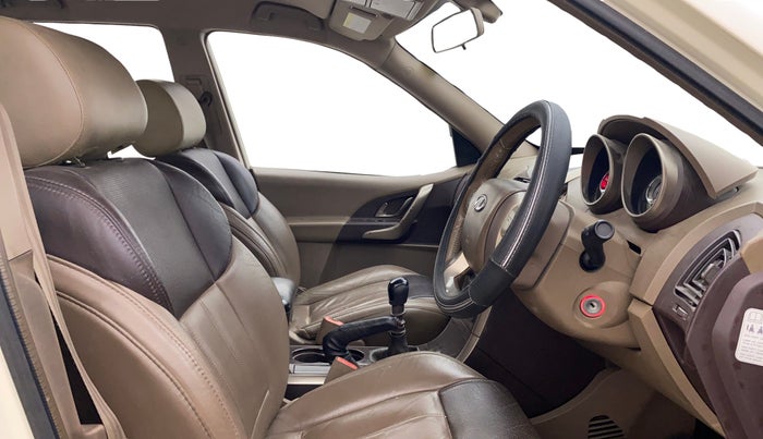 2012 Mahindra XUV500 W8 AWD, Diesel, Manual, 1,23,095 km, Right Side Front Door Cabin