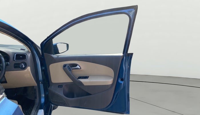 2016 Volkswagen Vento HIGHLINE 1.6 MPI, Petrol, Manual, 69,482 km, RHS Front Door